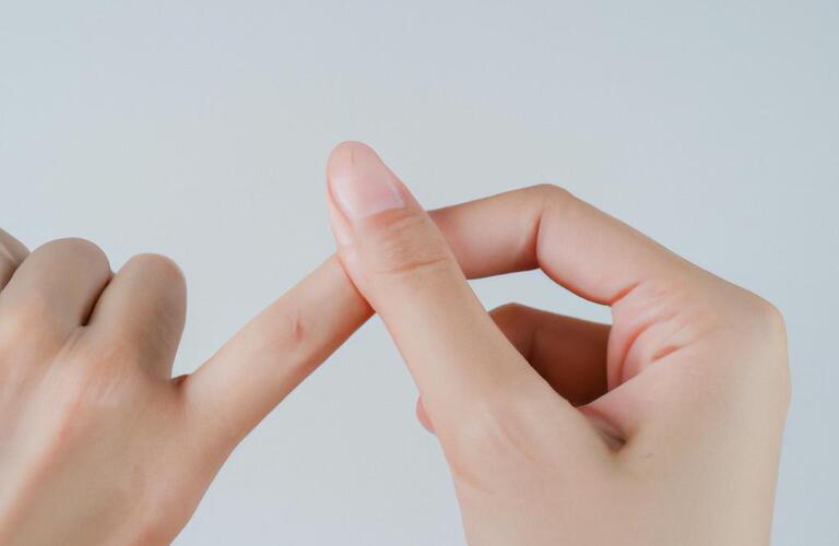 指の痛みを根本から解消！日常生活に影響を及ぼす不調を改善